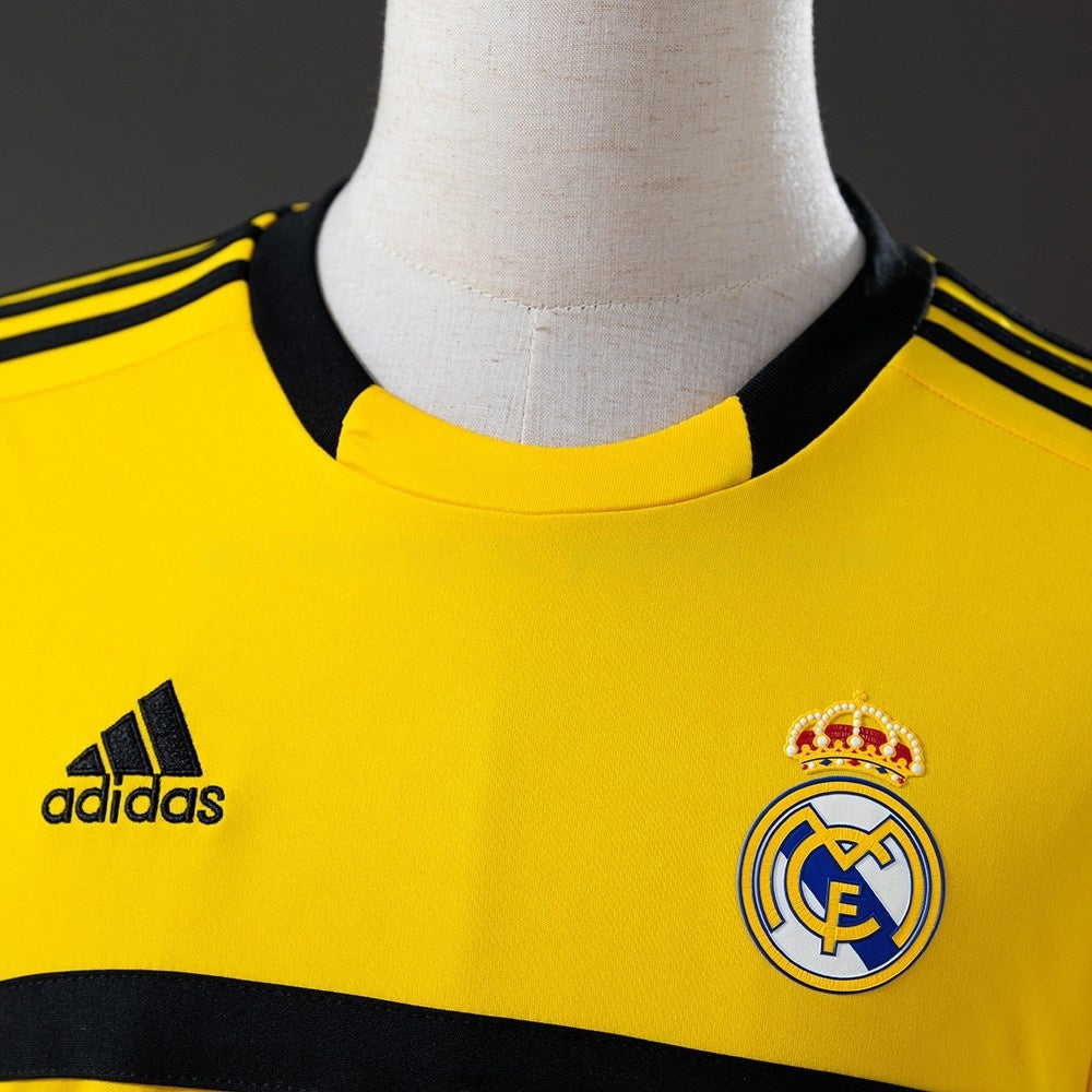 Real Madrid Jersey 2011/12 Goalkeeper Retro Football Kit