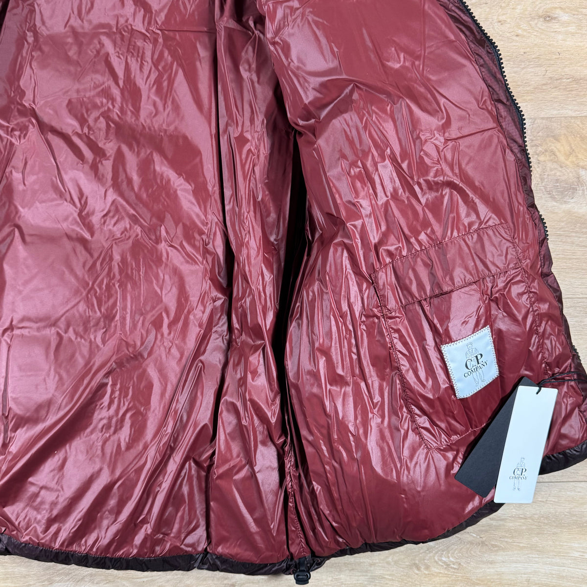 C.P. Company D.D. Shell Lens Puffer Jacket in Andorra - Red