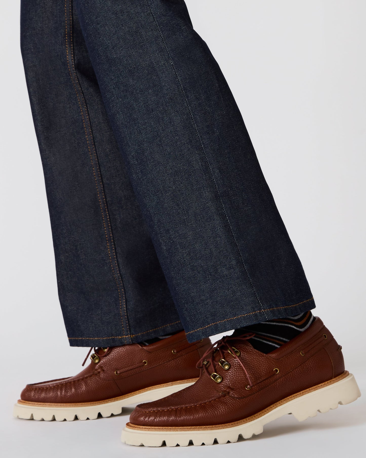 VICTOR WHITE LEATHER