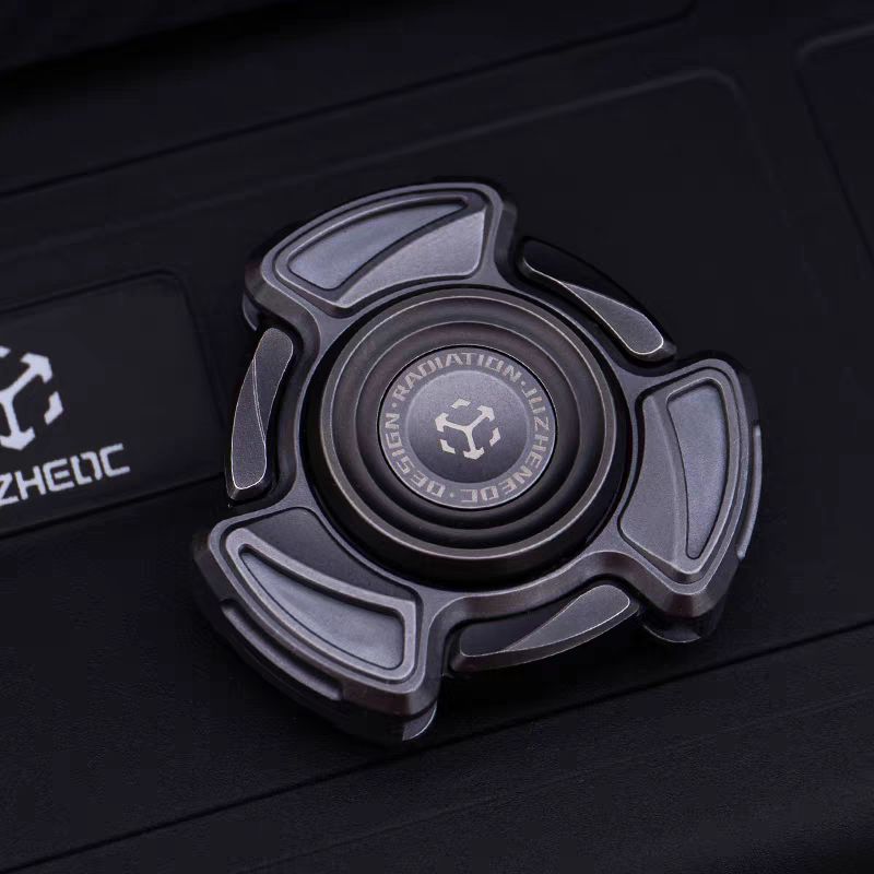 Mechanical Fidget Spinner – Auto-Deploy Blade with Radiation EDC Toy