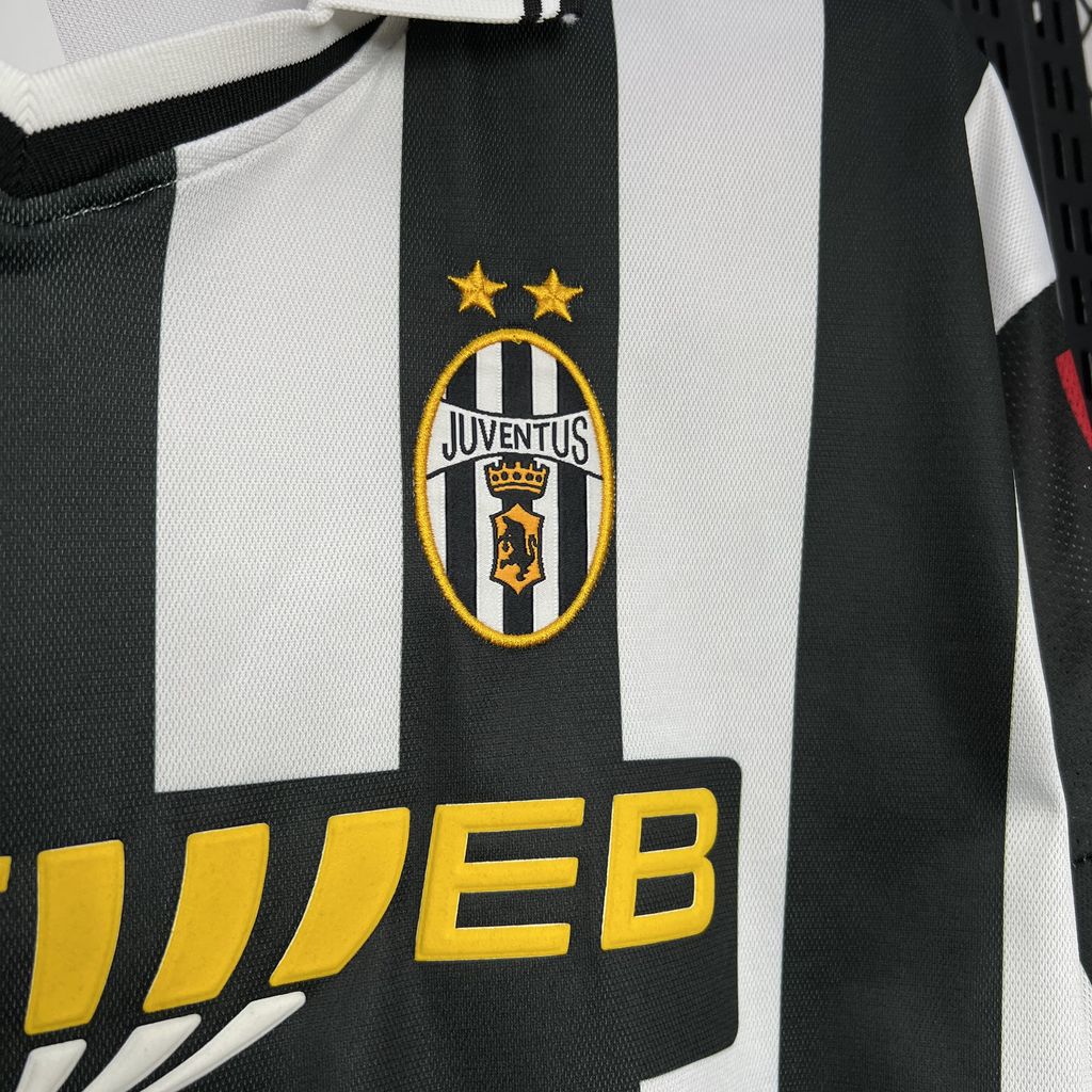 Retro Juventus Home Kit 2001/02 Football Jersey