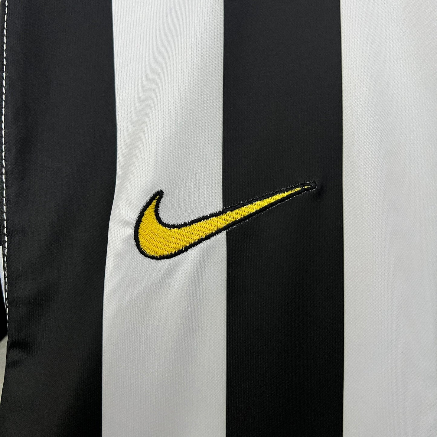 Retro Juventus Jersey 2003-04 Home Football Kit Soccer Jersey