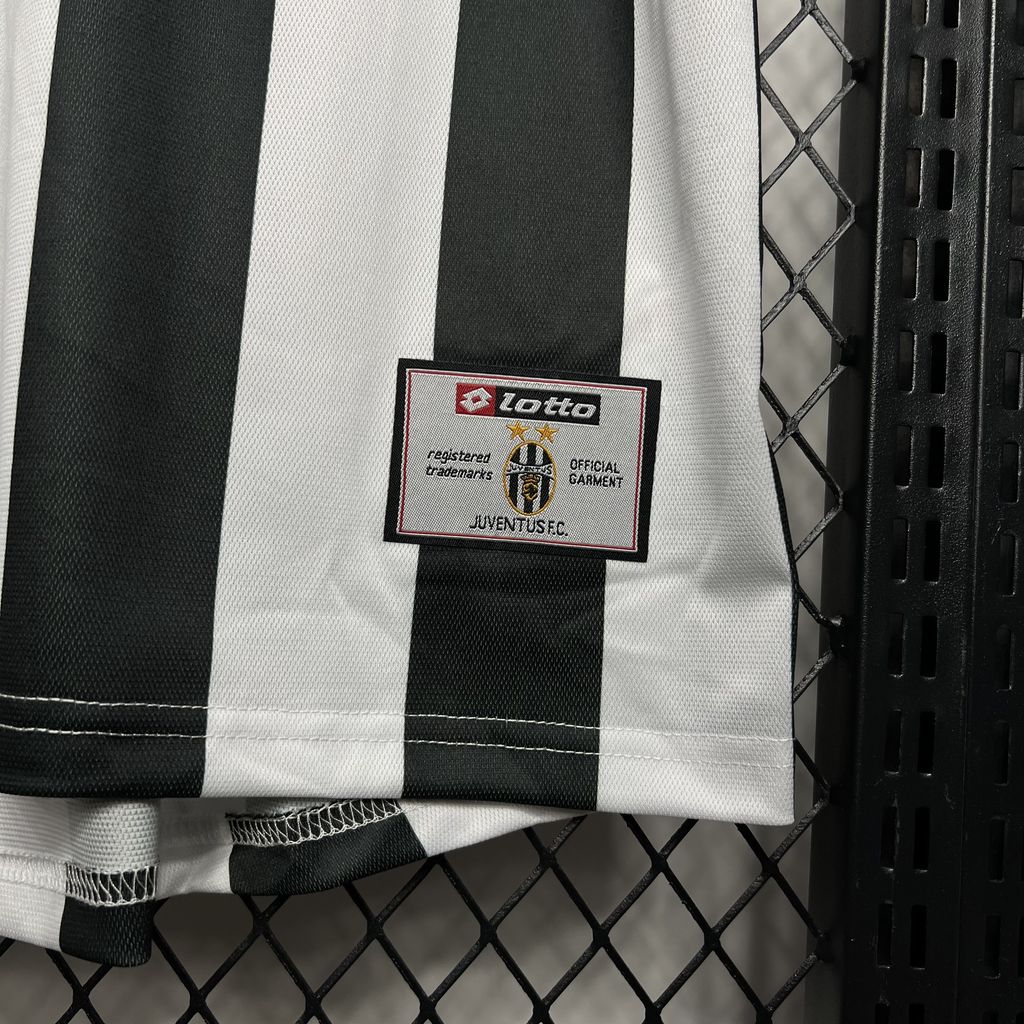 Retro Juventus Home Kit 2001/02 Football Jersey