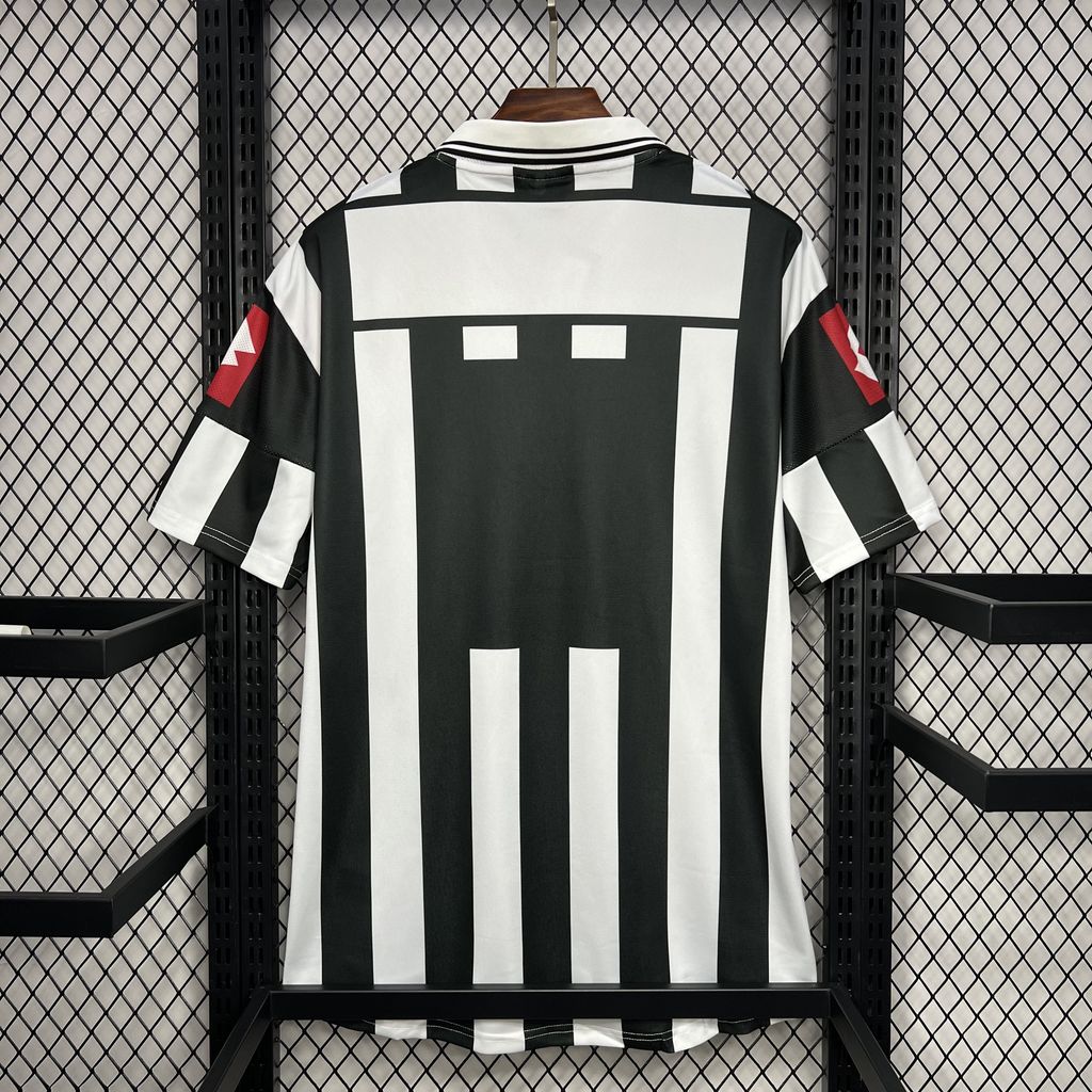 Retro Juventus Home Kit 2001/02 Football Jersey