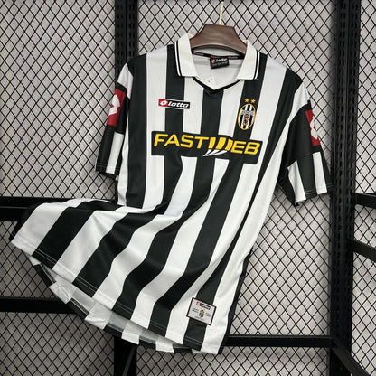 Retro Juventus Home Kit 2001/02 Football Jersey