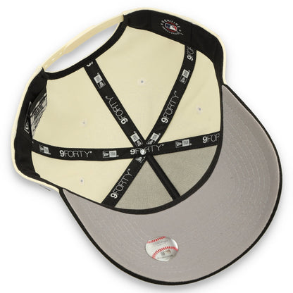 New Era San Francisco Giants Team Fire 9FORTY A-Frame Snapback Hat-Chrome White