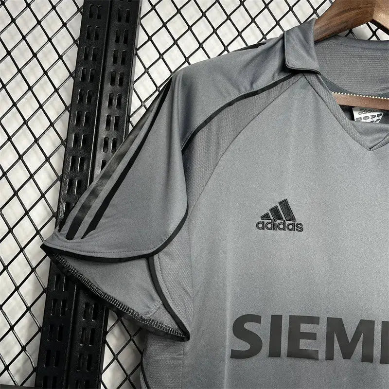 Retro Real Madrid Third Jersey 05/06 Football Kit