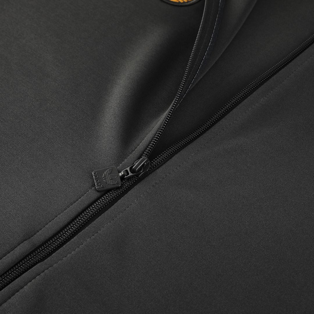 Manchester United 2025/26 Black Training Jacket