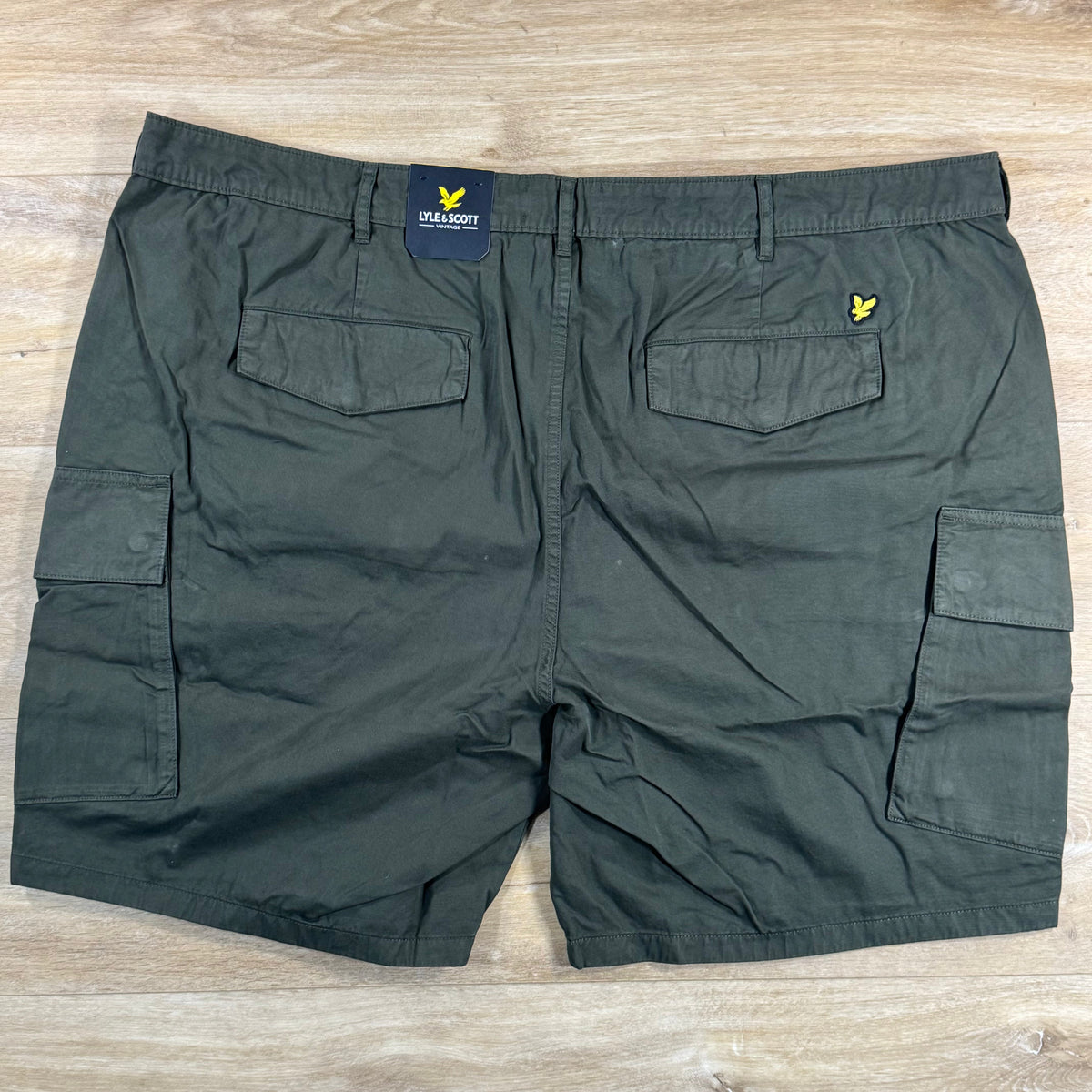 Lyle & Scott Cotton Cargo Shorts in Olive