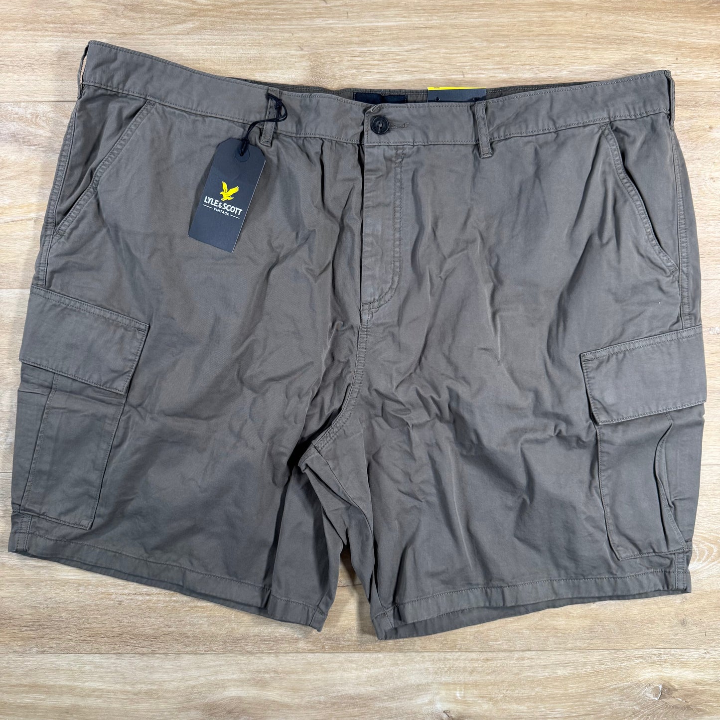 Lyle & Scott Cotton Cargo Shorts in Khaki Ash