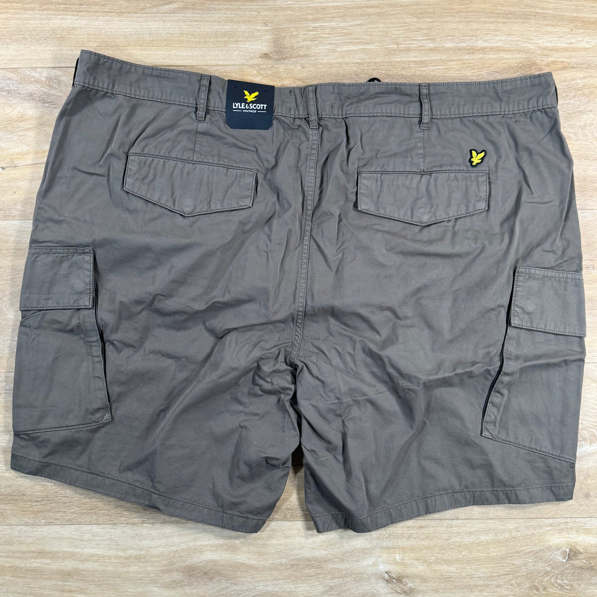 Lyle & Scott Cotton Cargo Shorts in Khaki Ash