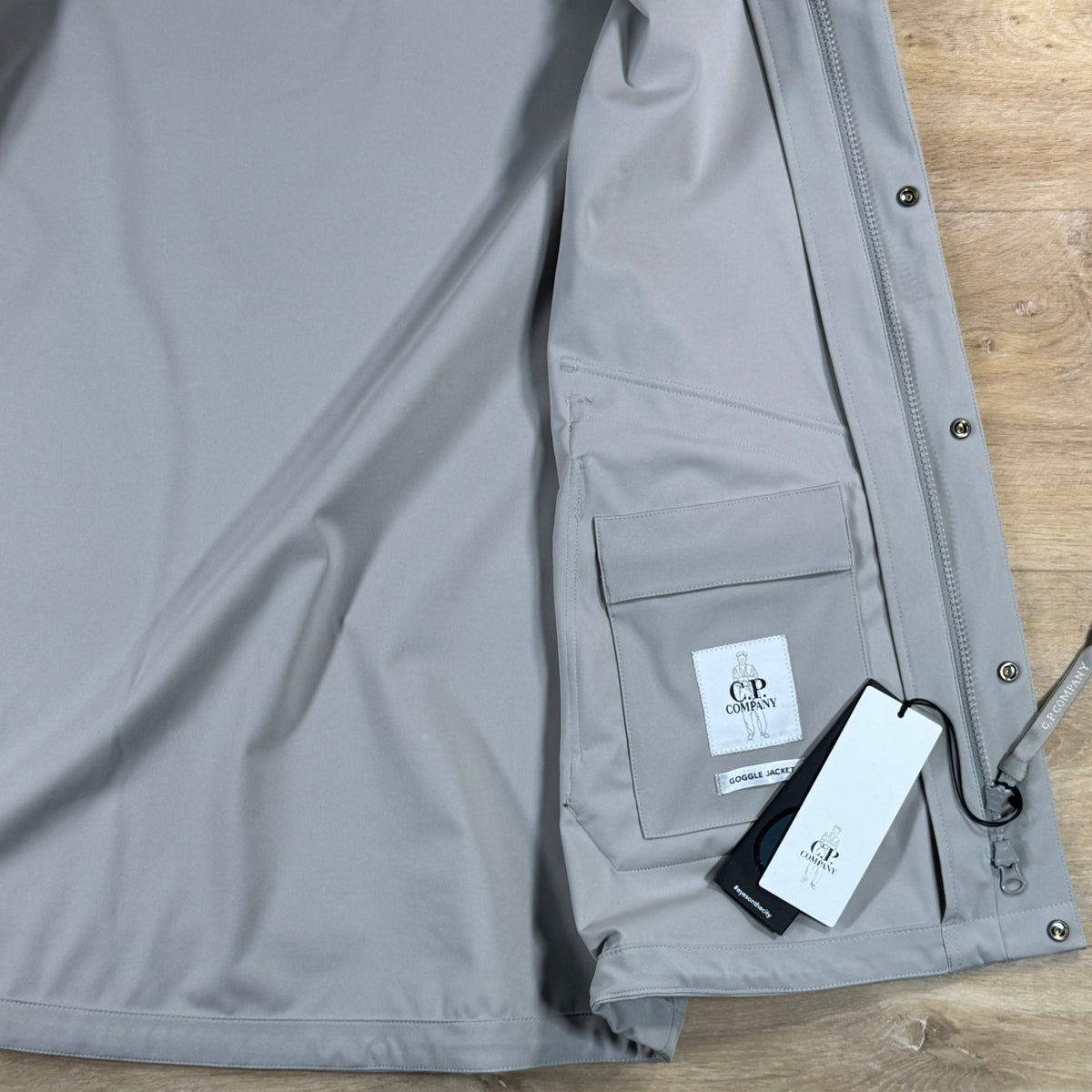 C.P. Company Shell-R Goggle Gilet in Dove