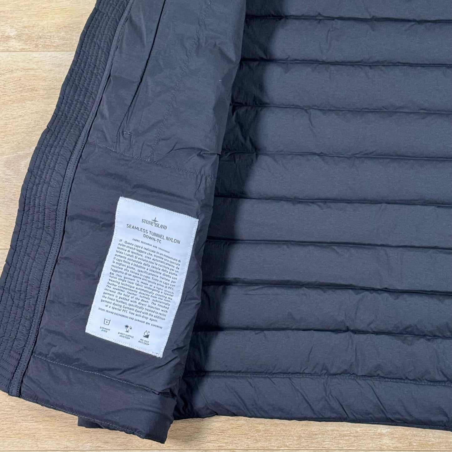 Stone Island Seamless Tunnel Nylon Down-TC Vest in Black