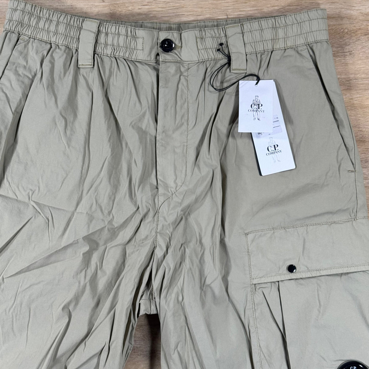 C.P. Company 50 Fili Stretch Loose Lense Cargo Shorts in Moss Gray - Green