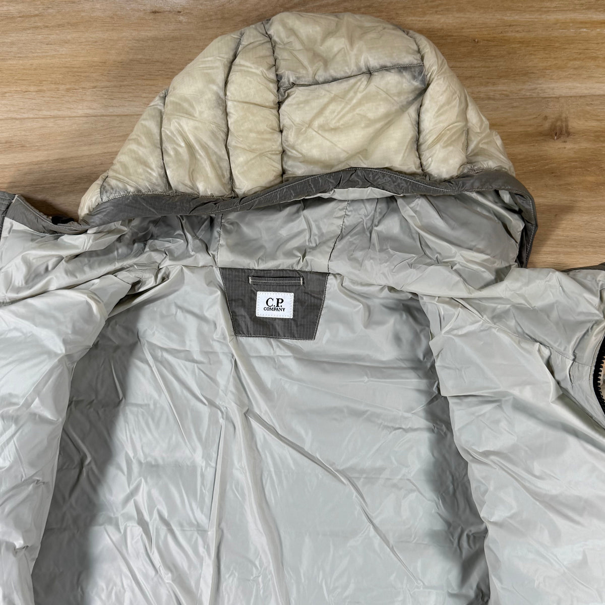 C.P. Company D.D. Shell Hooded Lens Down Jacket in Silver Birch
