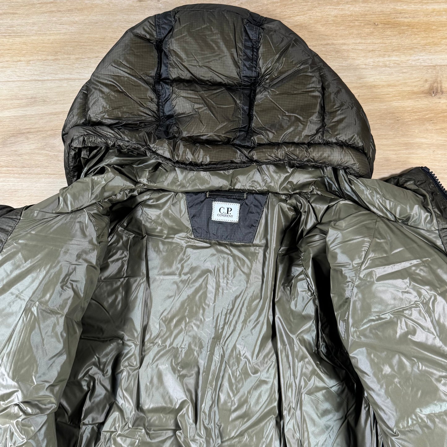 C.P. Company D.D. Shell Lens Puffer Jacket in Ivy Green