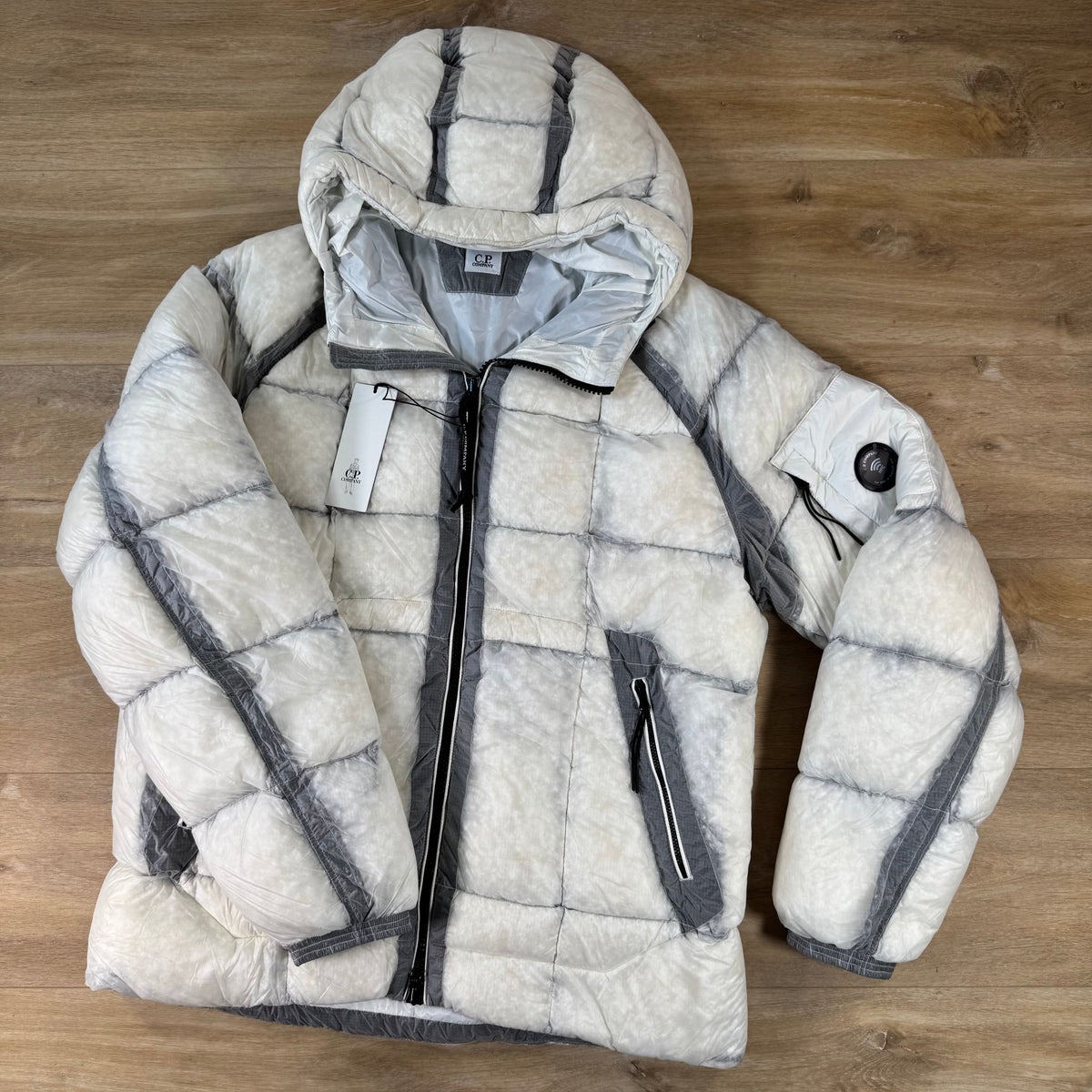C.P. Company D.D. Shell Lens Puffer Jacket in Gauze White