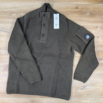 C.P. Company Full Rib Cotton Half Button Lens Sweater in Ivy Green