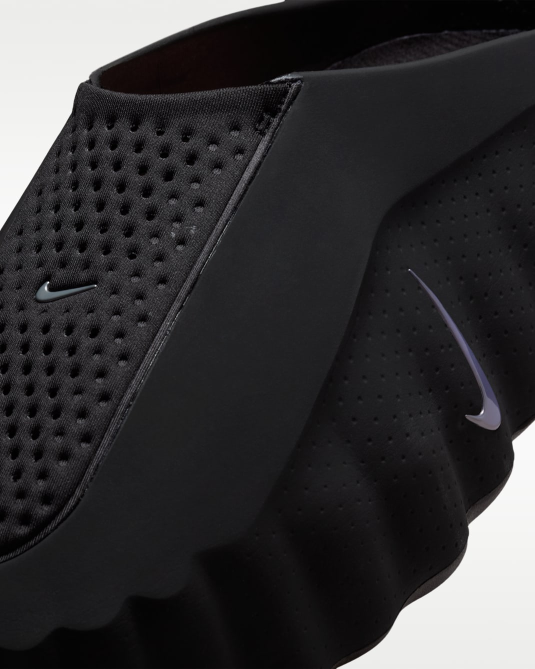 Nike Mind 001 Men's Pregame Mules(Runs small – size up)