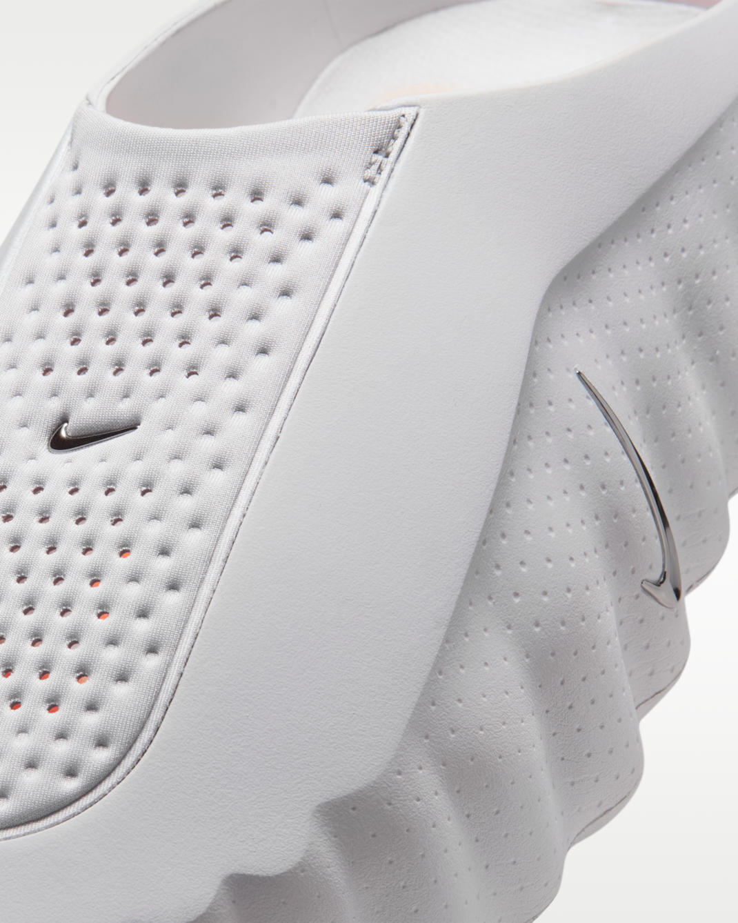 Nike Mind 001 Men's Pregame Mules(Runs small – size up)