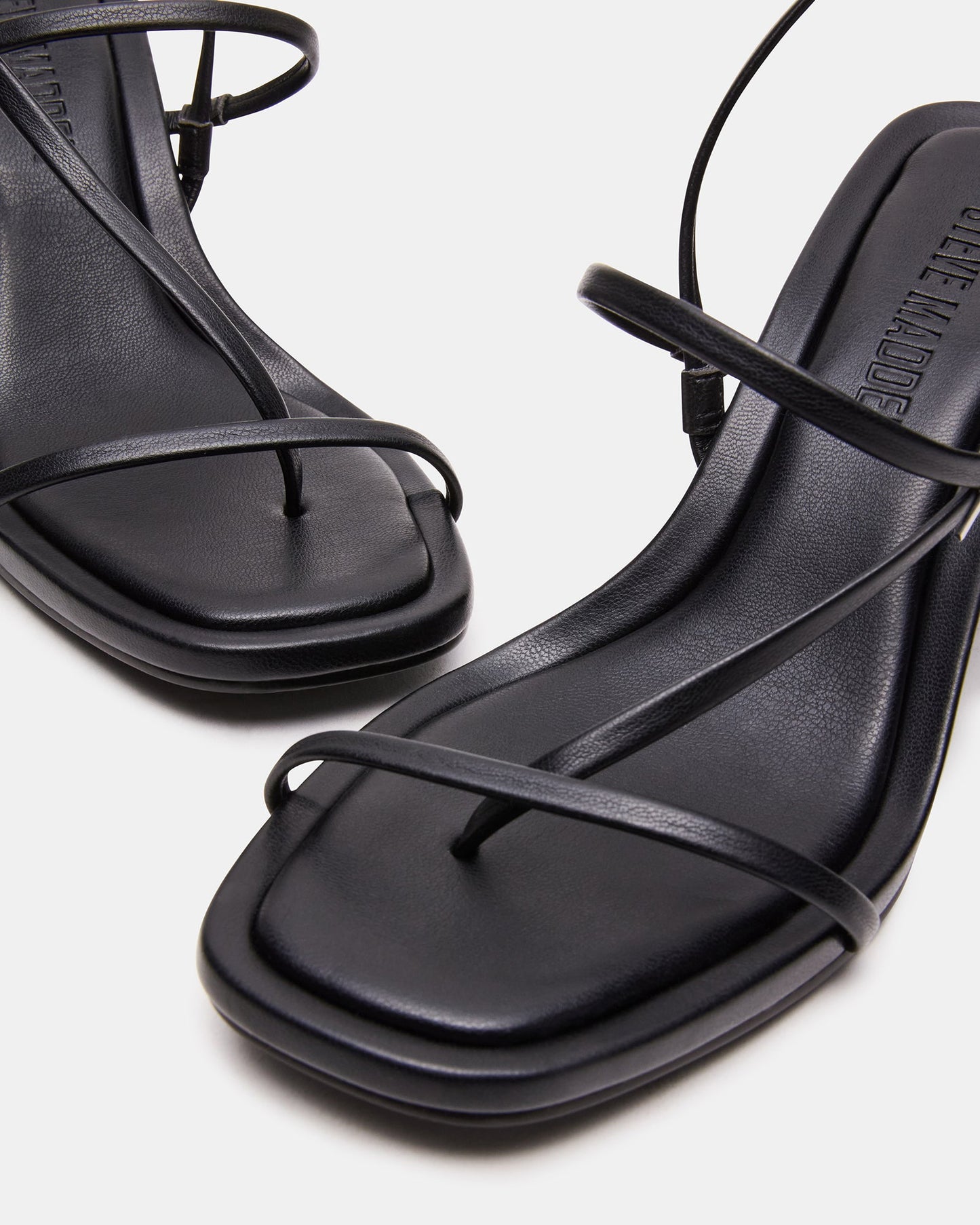 DIORA BLACK