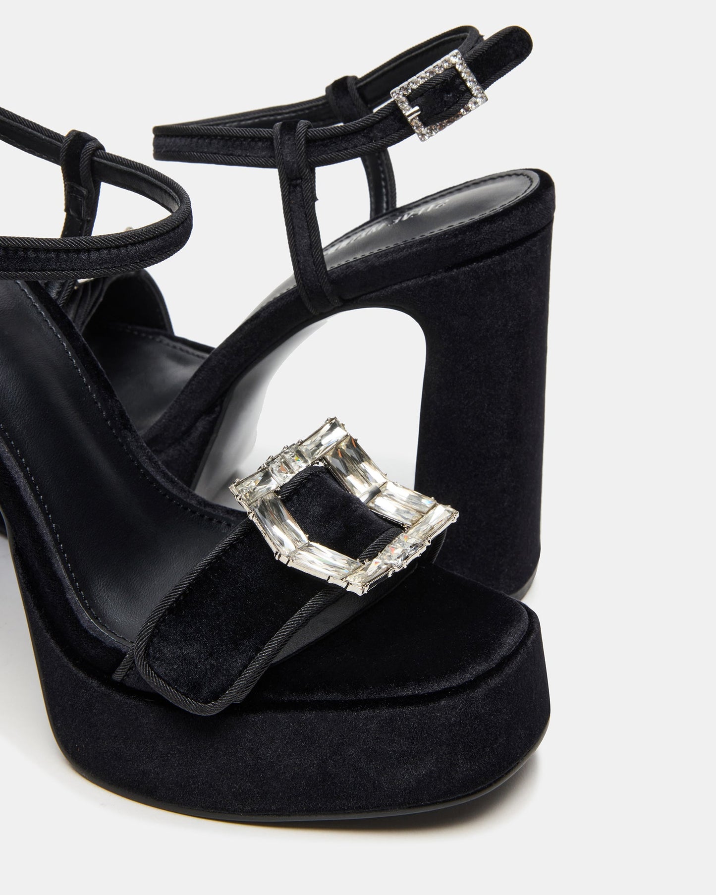 LIANDRA BUCKLE BLACK VELVET