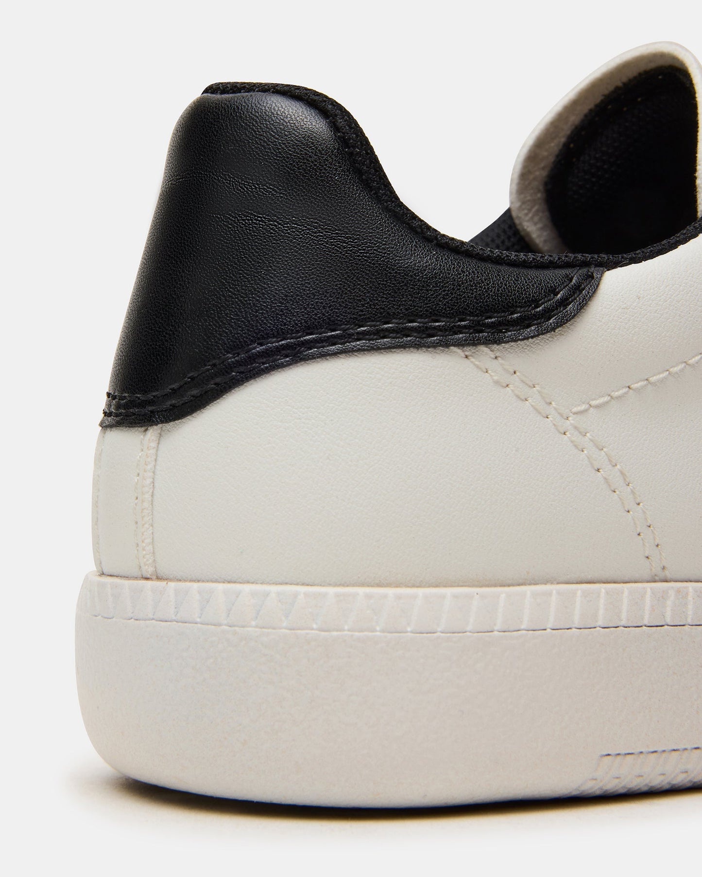 MOMENTUM WHITE/BLACK