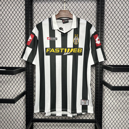 Retro Juventus Home Kit 2001/02 Football Jersey