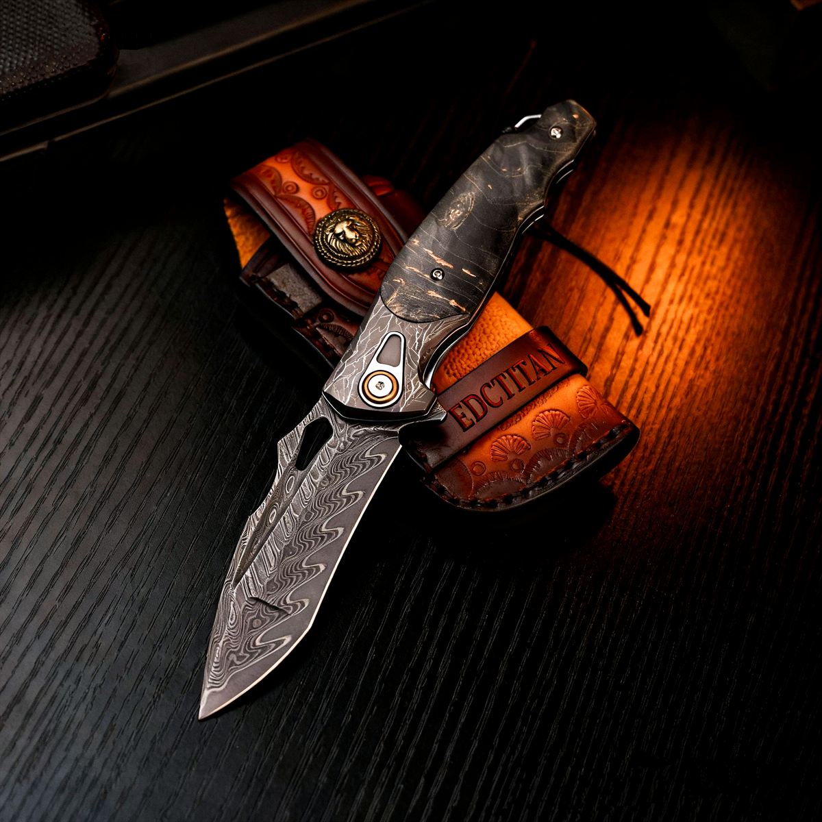 Damascus Folding Knife – Obsidian Edge Steel with VG10 & Stabilized Wood