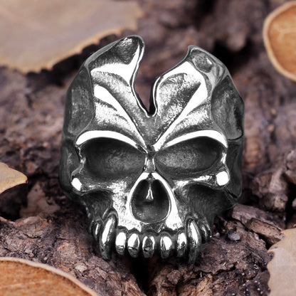 Devil Tooth Skull Ring – Busted Gothic Punk Biker for Alternative Styling, Collecting