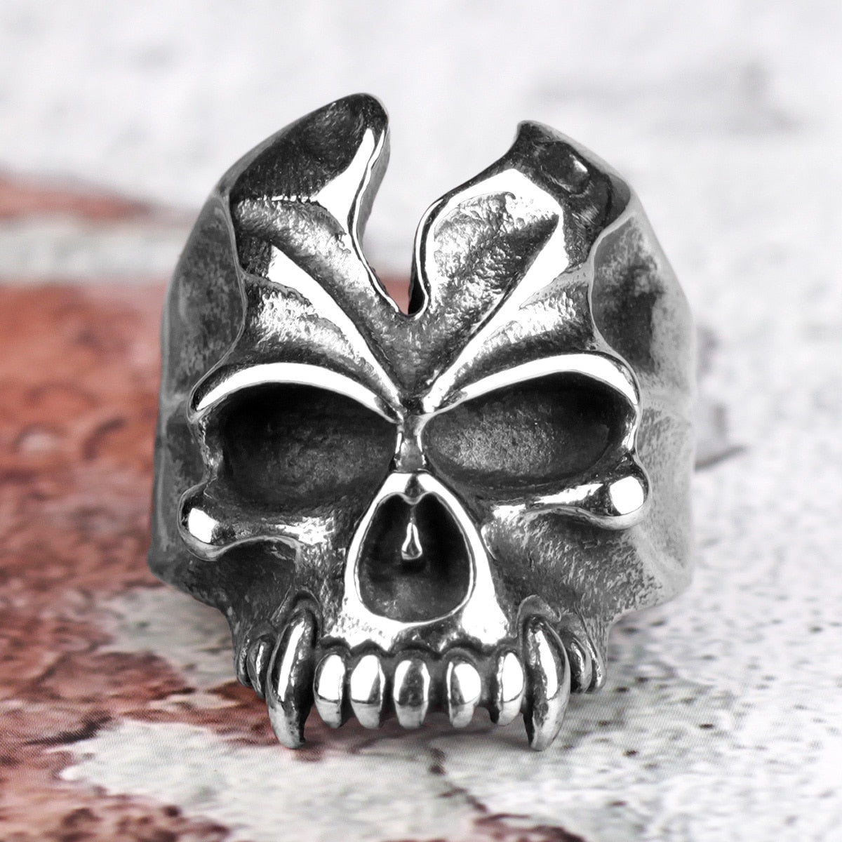 Devil Tooth Skull Ring – Busted Gothic Punk Biker for Alternative Styling, Collecting