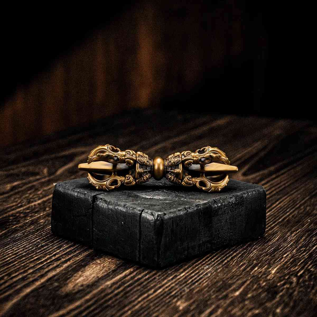 EDC Gadgets – Pala Dynasty Five-Pronged Vajra with Wrathful Padmasambhava Bronze Replica
