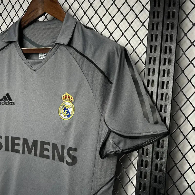 Retro Real Madrid Third Jersey 05/06 Football Kit