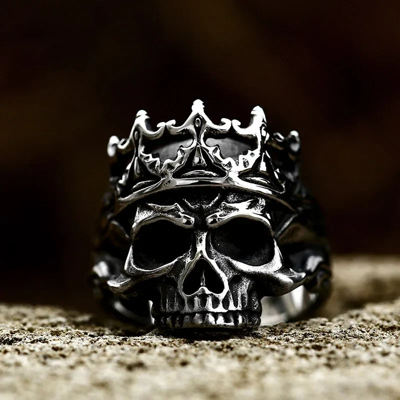Gothic Skull Ring – Crown King Biker Punk Dark Statement for Alternative Styling