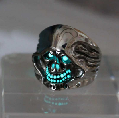 Gothic Skull Ring – Glowing Skeleton Warrior Punk Glow Dark Statement