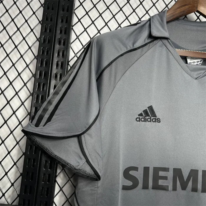 Retro Real Madrid Third Jersey 05/06 Football Kit