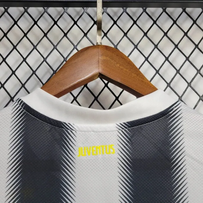 Retro-Juventus-Home-Kit-11/12-Football-Jersey