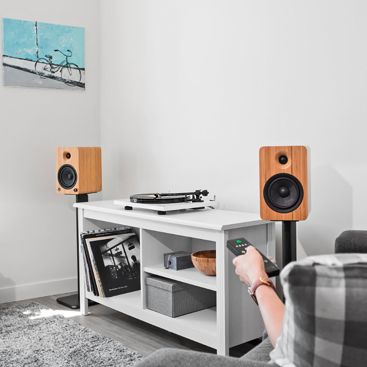 Kanto: SP26PLW Speaker Stands for YU4 / YU6 / TUK (26" Height / White / Pair)