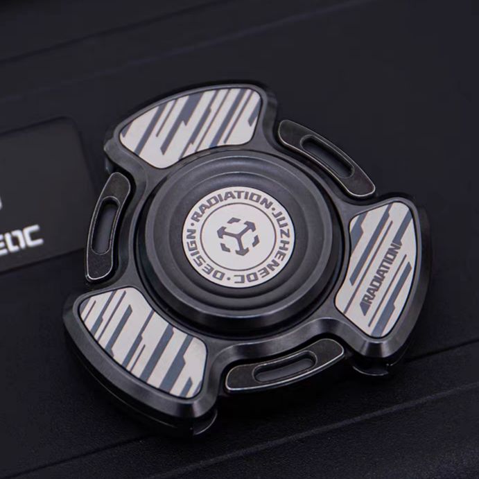 Mechanical Fidget Spinner – Auto-Deploy Blade with Radiation EDC Toy