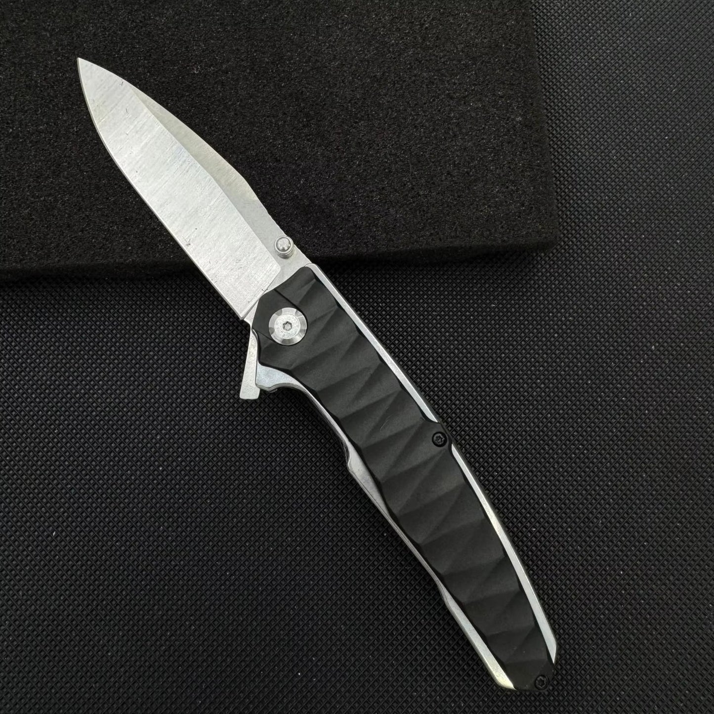 Stainless Steel Folding Knife – Ergonomic Handle Compact EDC Outdoor Camping Utility