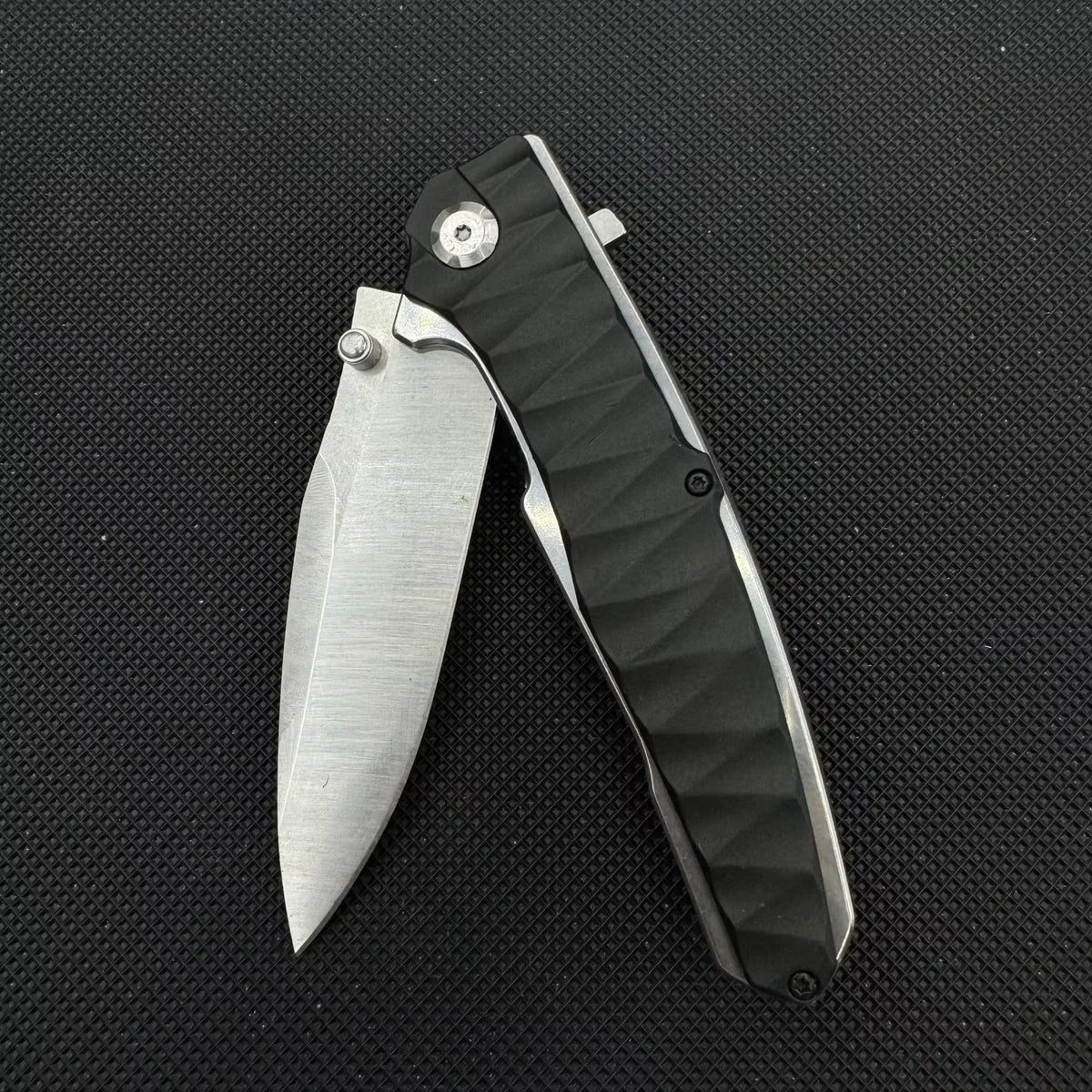 Stainless Steel Folding Knife – Ergonomic Handle Compact EDC Outdoor Camping Utility
