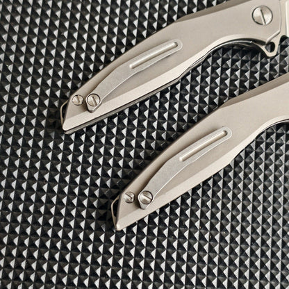 Steel Folding Knife – Razor-Edge Bear Claw D2 with Carbon Fiber & Rosewood Options