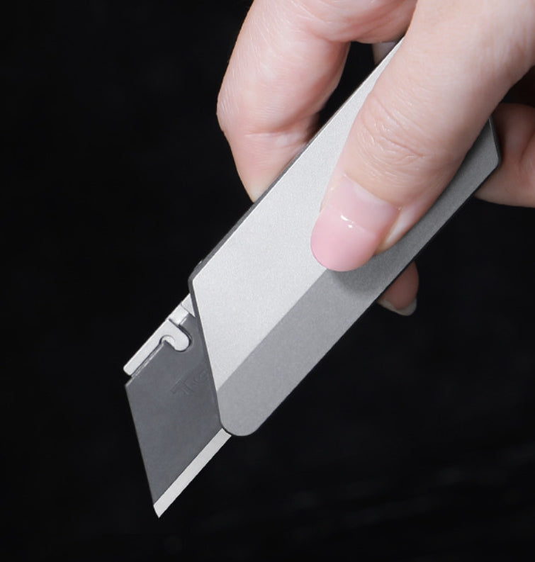 Titanium Utility Knife – TiFlex TC4 EDC with One-Handed Quick-Change Blade