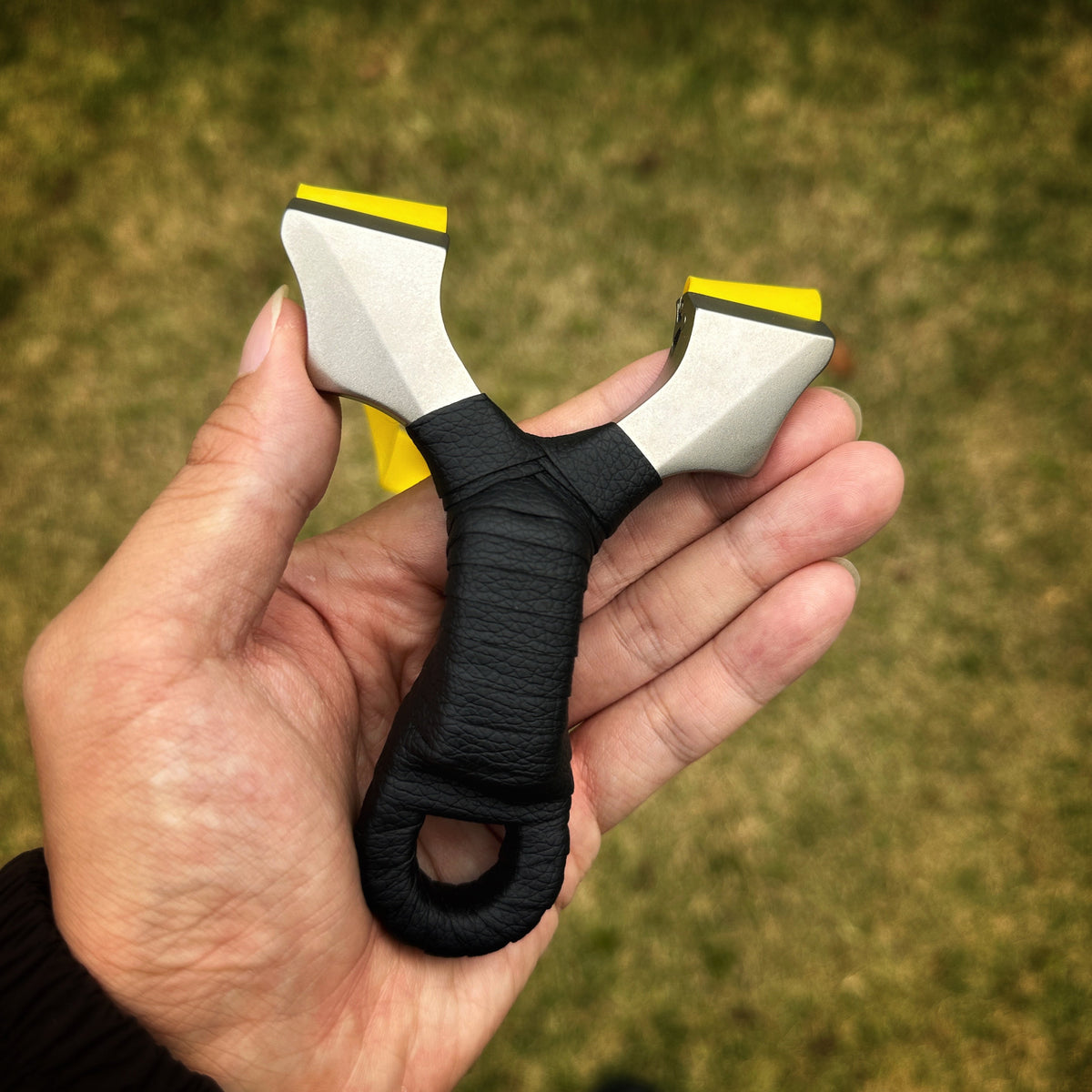 Wrist Brace Slingshot – Hunting with Stainless Steel Lightweight Rocket